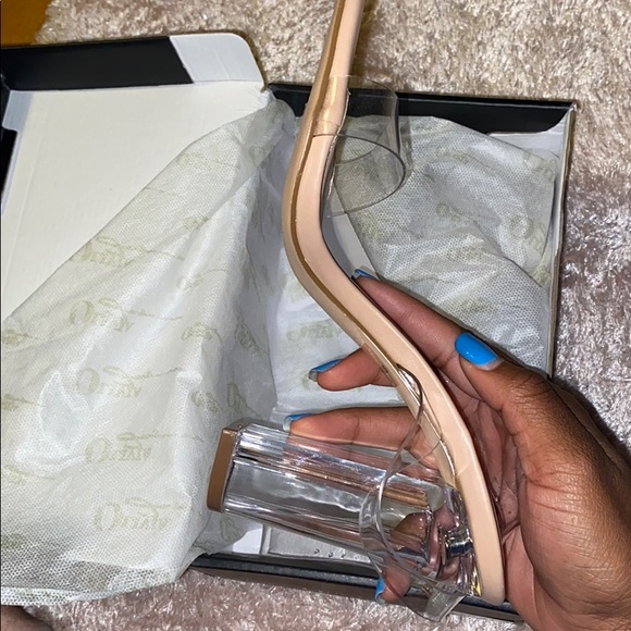 Cinderella sandals - Picture 1 of 4